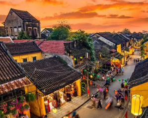 Admire the Ancient Town's beauty at famous spots for spring travel in Hoi An