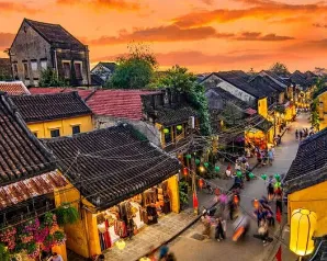 Admire the Ancient Town's beauty at famous spots for spring travel in Hoi An